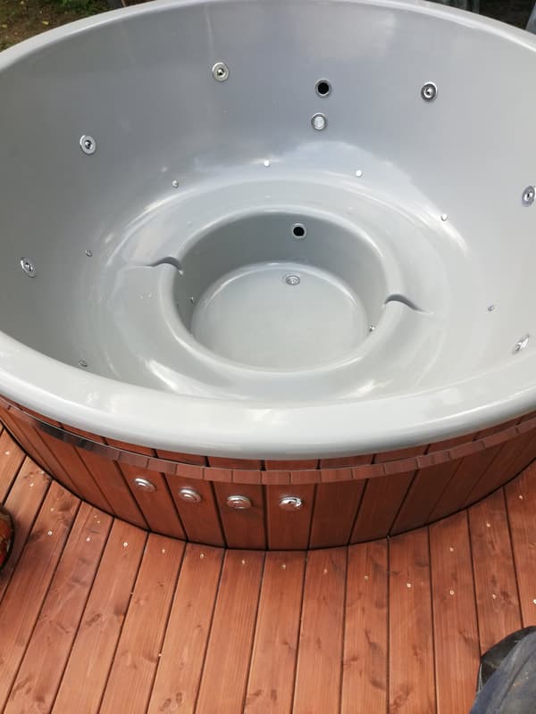 Mobile Non-Integrated Hot Tub